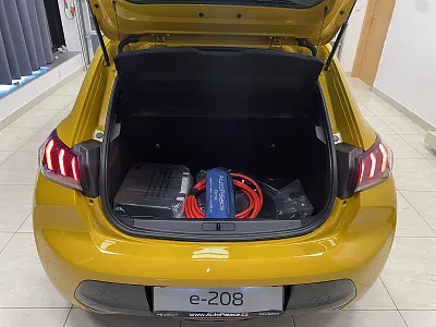 Peugeot 208  e-GT Elektromotor 100 kW ELEKTRO 100 kW automat Žlutá Faro / Metalický lak