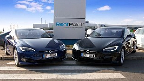 Autopůjčovna RentPoint nabídne jako jediná v ČR k pronájmu vozy Tesla