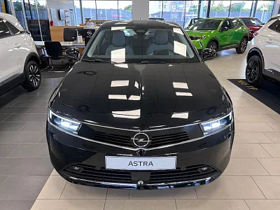 Opel Astra Edition 1.2 81 kW MT6+výhřev 1.2 TURBO 81 kW 81 kW Černá metalíza