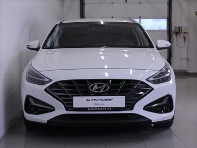 Hyundai i30 1,6 CRDi Smart KAM. 115tkm. 85 kW bílá