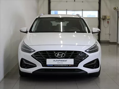 Hyundai i30 1,6 CRDi Smart KAM. 132tkm. 85 kW bílá